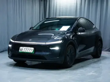 2025 Tesla Model Y с пробегом 30 000 км