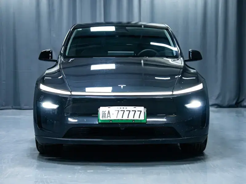 2025 Tesla Model Y с пробегом 30 000 км