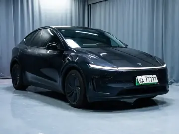 2025 Tesla Model Y с пробегом 30 000 км