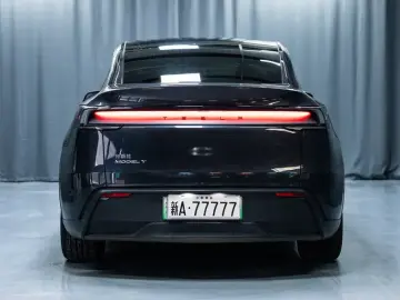 2025 Tesla Model Y с пробегом 30 000 км
