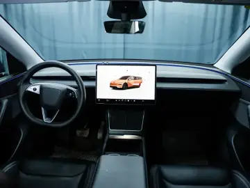 2025 Tesla Model Y с пробегом 30 000 км