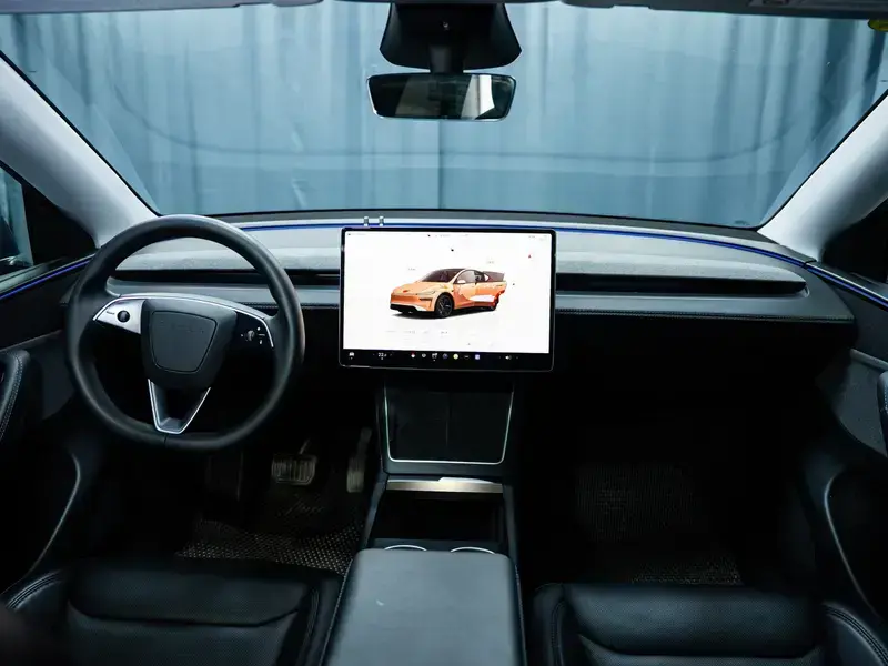 2025 Tesla Model Y с пробегом 30 000 км