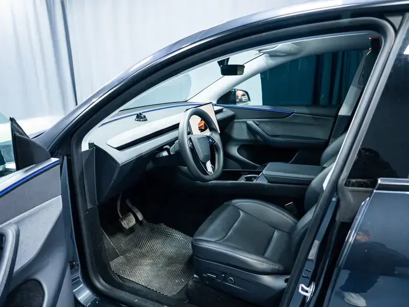 2025 Tesla Model Y с пробегом 30 000 км