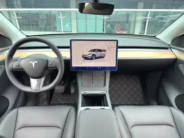 2022 Tesla Model Y с пробегом 65 000 км