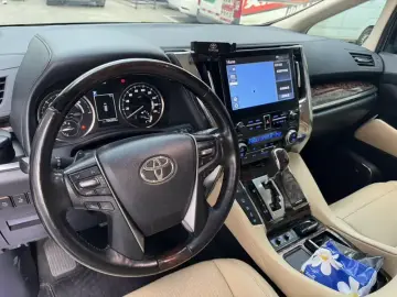 2021 Toyota Alphard с пробегом 154 000 км
