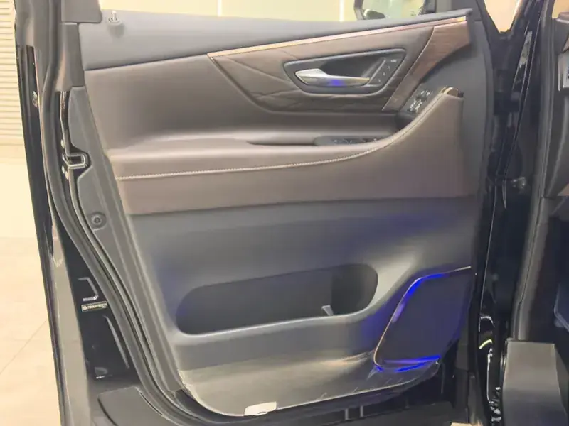 2024 Toyota Alphard с пробегом 13 000 км