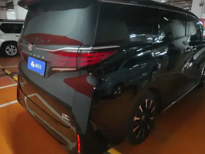 2023 Toyota Alphard с пробегом 43 000 км