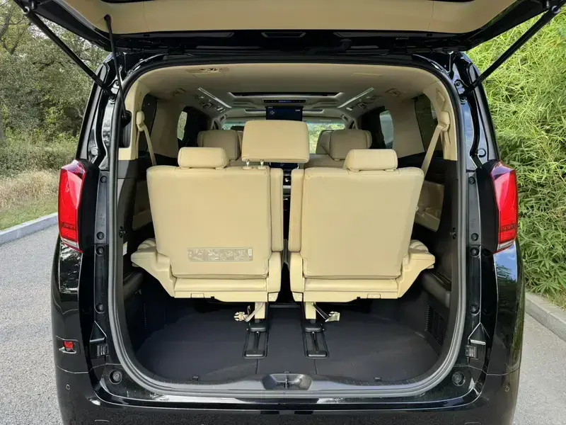2021 Toyota Alphard с пробегом 62 000 км