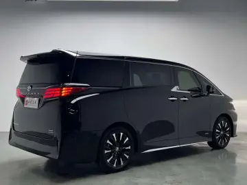 2024 Toyota Alphard с пробегом 13 000 км