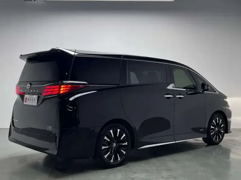 2024 Toyota Alphard с пробегом 13 000 км