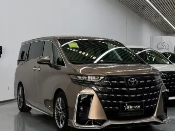 2026 Toyota Alphard с пробегом 100 км