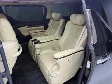 2020 Toyota Alphard с пробегом 130 000 км