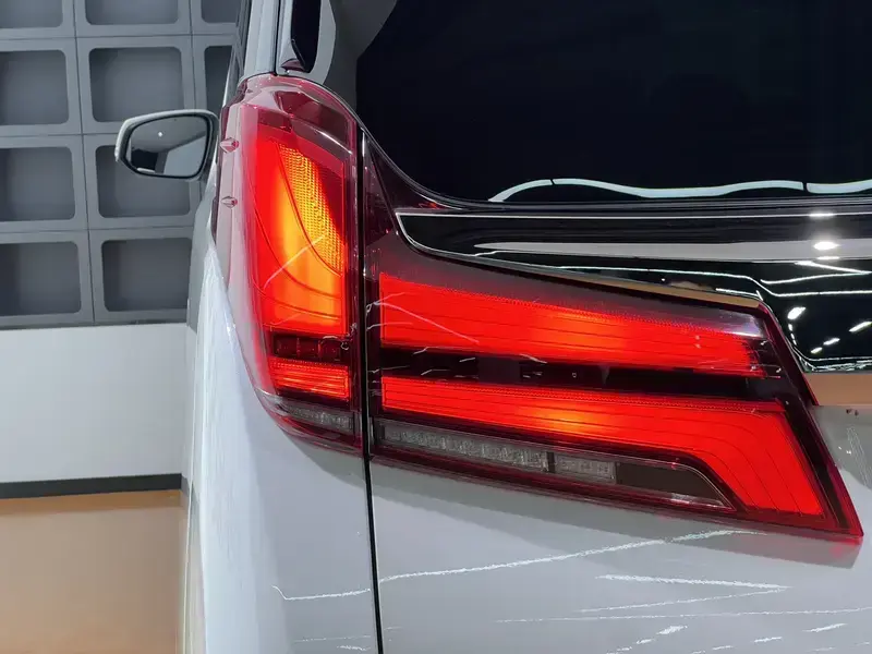 2022 Toyota Alphard с пробегом 35 000 км