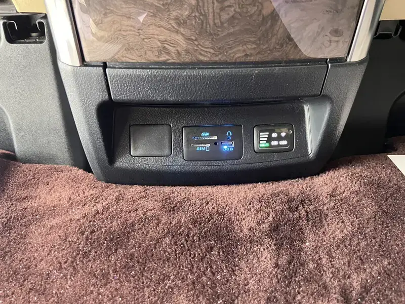 2022 Toyota Alphard с пробегом 35 000 км