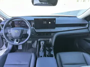 2025 Toyota Camry с пробегом 20 000 км
