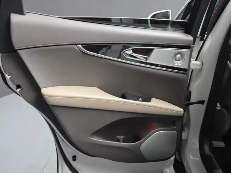 2023 Lincoln Nautilus с пробегом 51 823 км