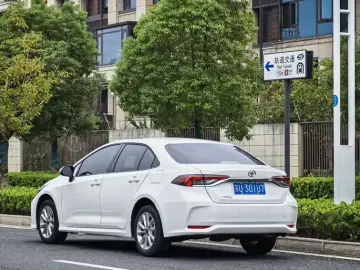 2023 Toyota Corolla с пробегом 32 000 км