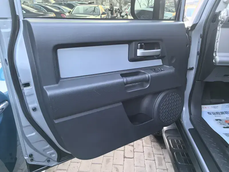 2023 Toyota FJ Cruiser с пробегом 30 000 км