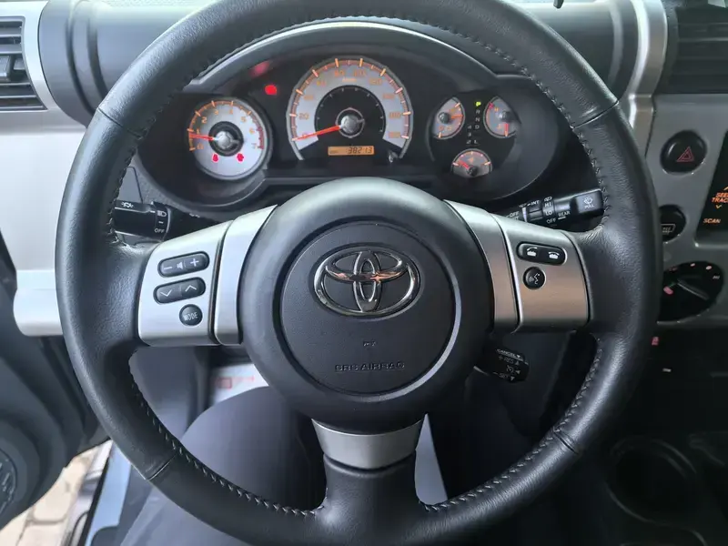 2023 Toyota FJ Cruiser с пробегом 30 000 км