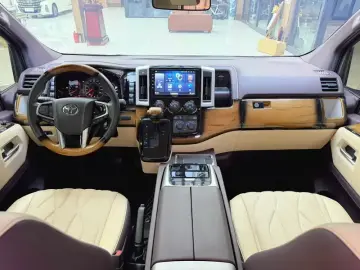 2024 Toyota HiAce с пробегом 51 000 км