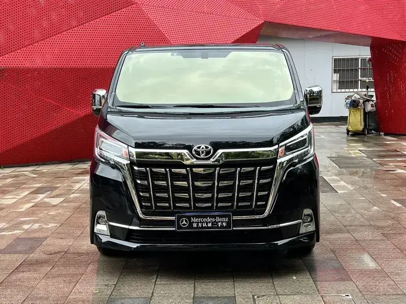 2025 Toyota HiAce с пробегом 11 000 км