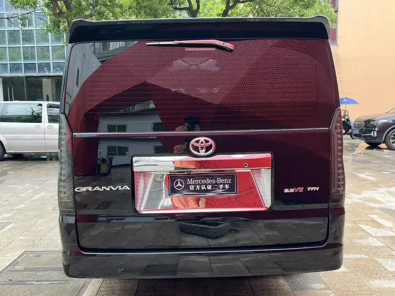2025 Toyota HiAce с пробегом 11 000 км