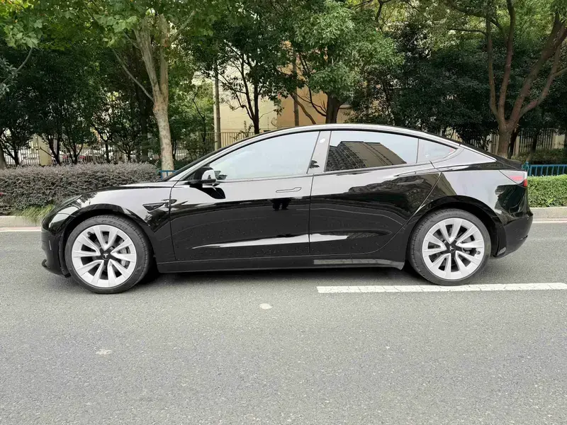 2022 Tesla Model 3 с пробегом 21 000 км