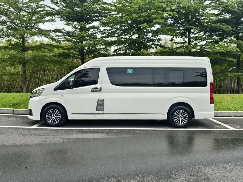 2021 Toyota HiAce с пробегом 68 900 км