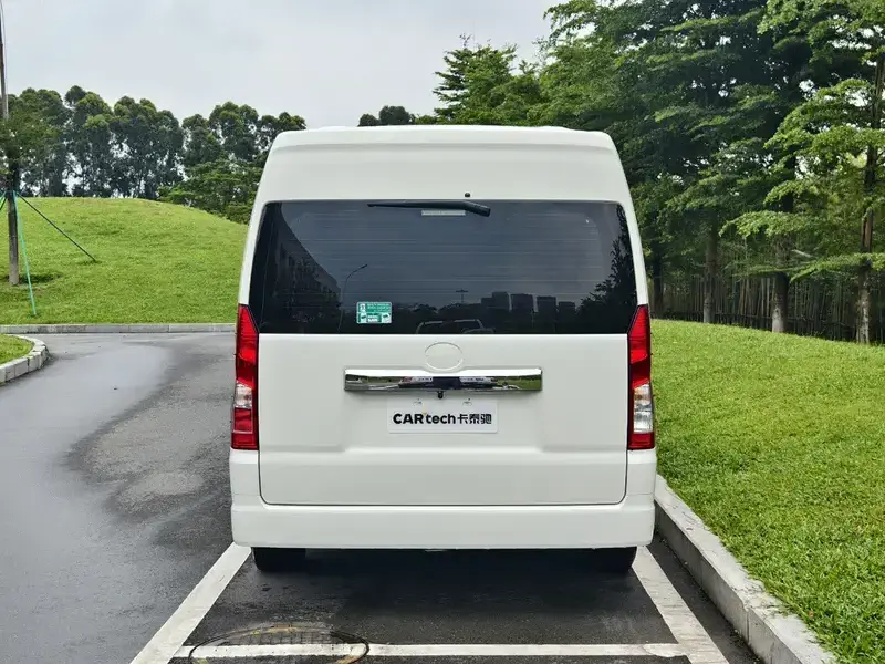 2021 Toyota HiAce с пробегом 68 900 км