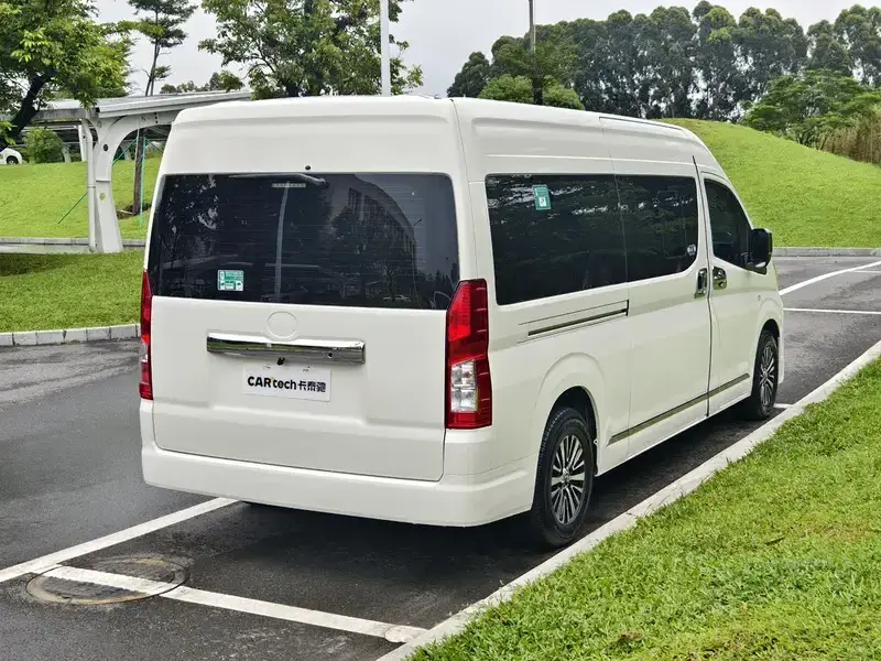 2021 Toyota HiAce с пробегом 68 900 км