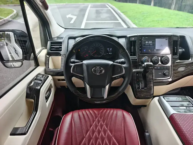 2021 Toyota HiAce с пробегом 68 900 км