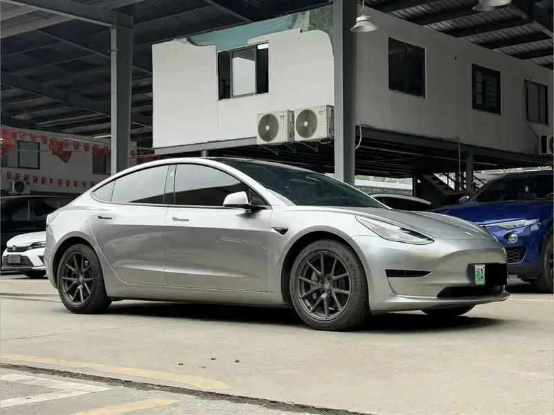 2021 Tesla Model 3 с пробегом 50 000 км