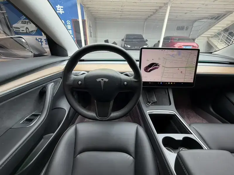 2021 Tesla Model 3 с пробегом 50 000 км