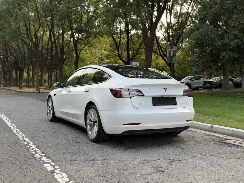 2021 Tesla Model 3 с пробегом 70 000 км