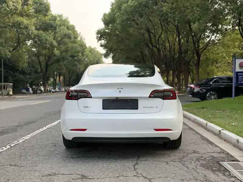 2021 Tesla Model 3 с пробегом 70 000 км