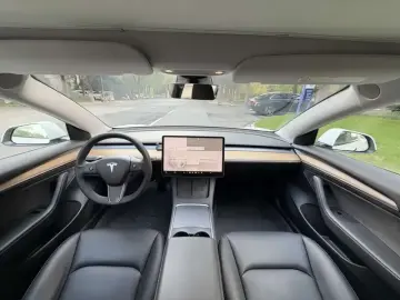 2021 Tesla Model 3 с пробегом 70 000 км