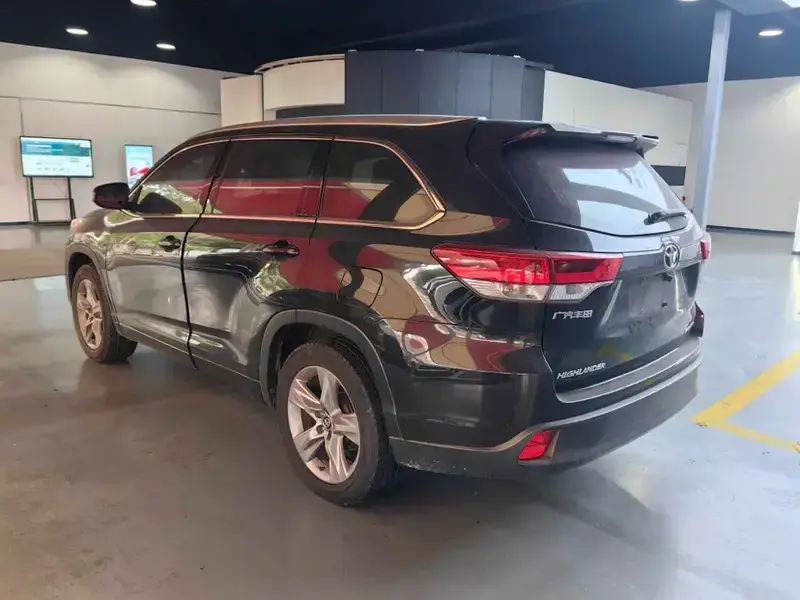 2021 Toyota Highlander с пробегом 60 000 км