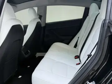 2022 Tesla Model 3 с пробегом 79 000 км