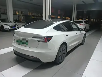 2023 Tesla Model 3 с пробегом 32 000 км