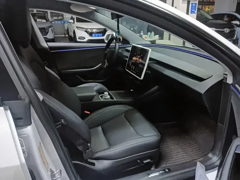 2023 Tesla Model 3 с пробегом 32 000 км