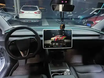 2023 Tesla Model 3 с пробегом 32 000 км