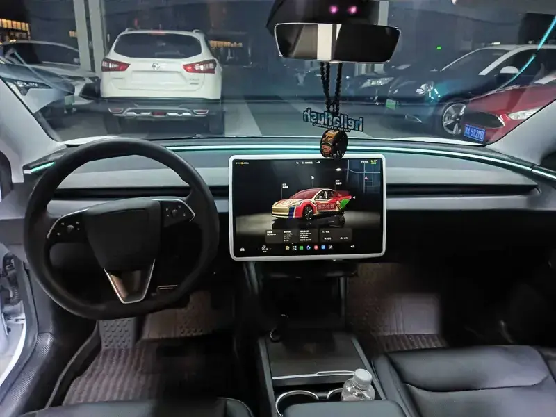 2023 Tesla Model 3 с пробегом 32 000 км