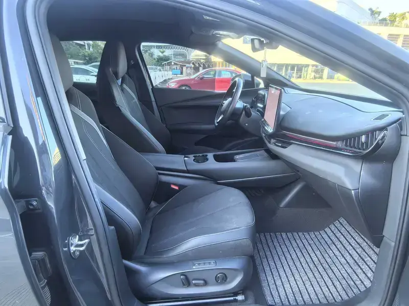 2023 Tesla Model 3 с пробегом 32 000 км