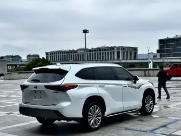 2022 Toyota Highlander с пробегом 59 000 км