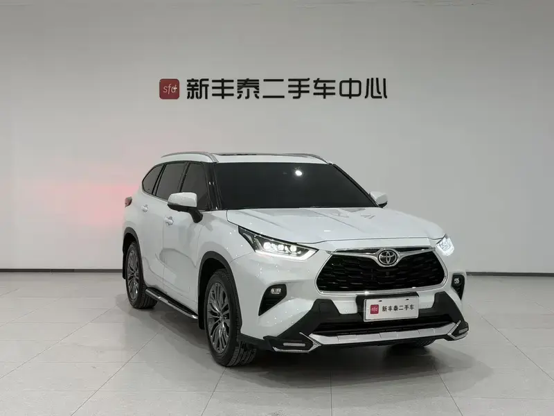 2026 Toyota Highlander с пробегом 7 800 км