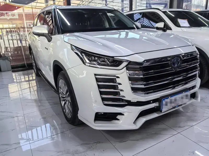 2023 Toyota Highlander с пробегом 18 000 км