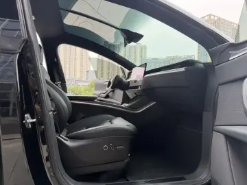 2023 Tesla Model X с пробегом 47 000 км