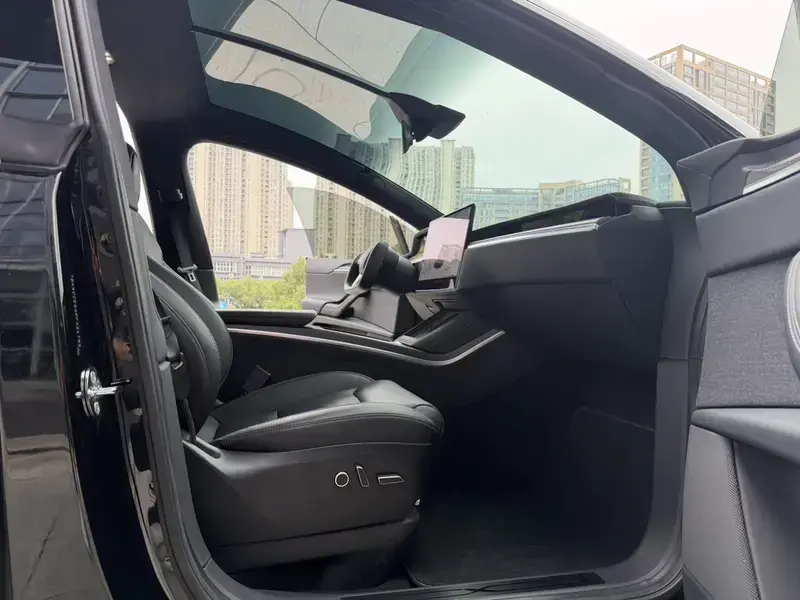 2023 Tesla Model X с пробегом 47 000 км