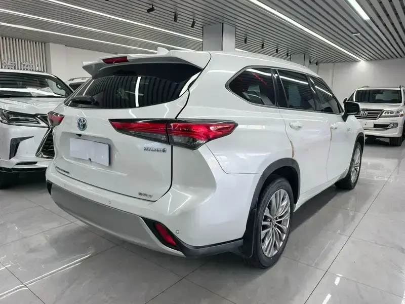 2023 Toyota Highlander с пробегом 83 400 км