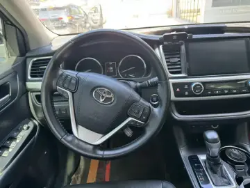2021 Toyota Highlander с пробегом 76 500 км